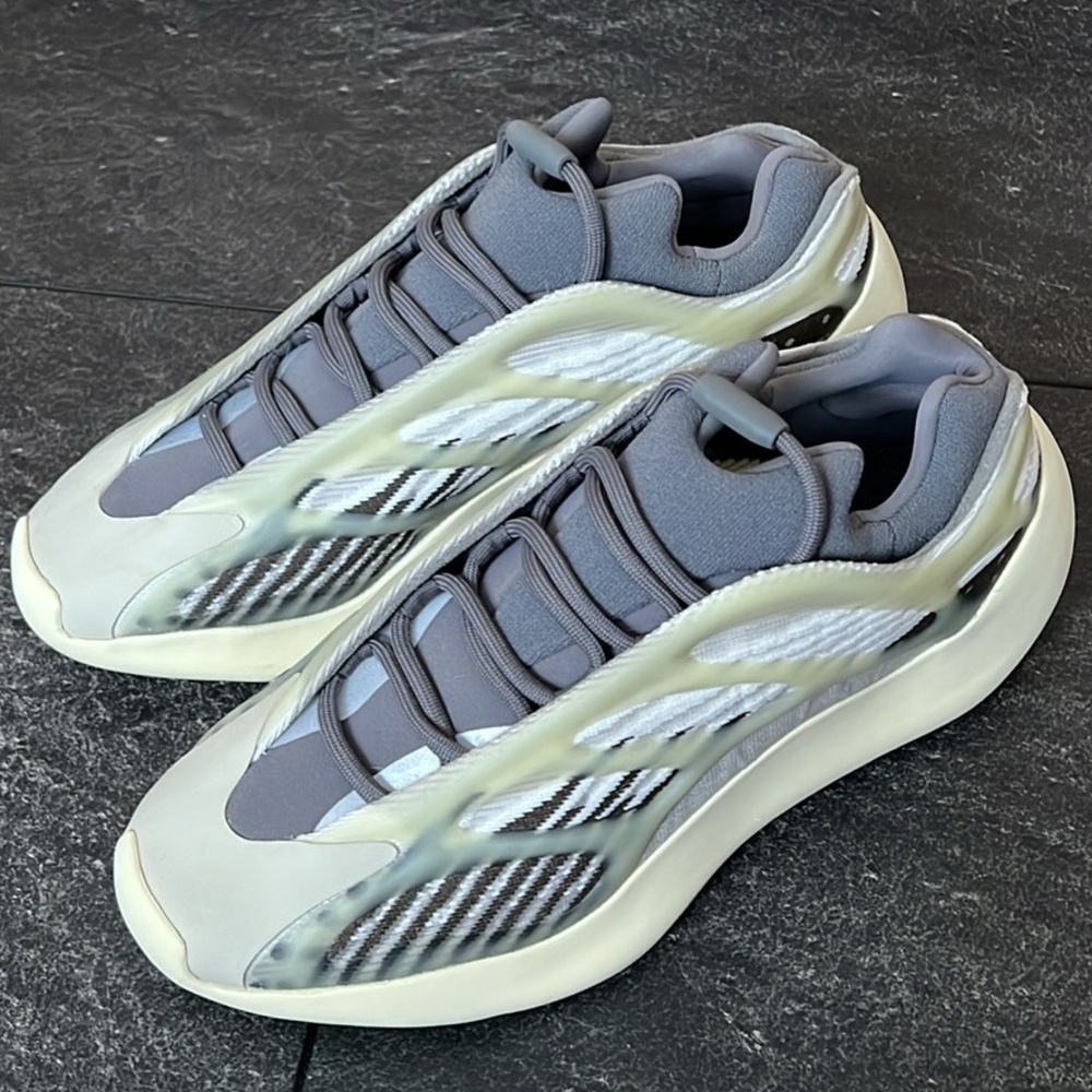 Yeezy 700 V3